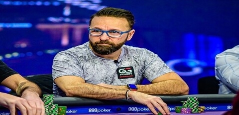 Daniel-Negreanu-offers-Tim-Reilly