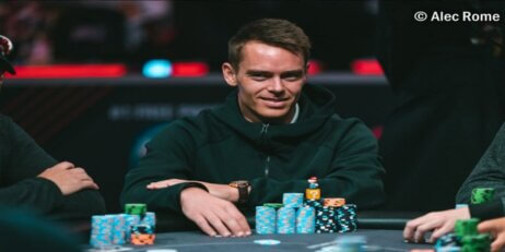 DATOS-DE-LA-MESA-FINAL-DEL-EVENTO-PRINCIPAL-DE-LA-WSOP-–-ESPEN-UHLEN-JORSTAD-Y-MATTHEW-SU-LIDERES-EN-FICHAS