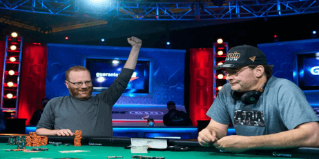 PHIL-HELLMUTH-ESTALLA-EN-RABIA-EN-LA-PLAYERS-CHAMPIONSHIP-DE-50.000-Y-LLAMA-A-ADAM-FRIEDMAN-DESGRACIADO