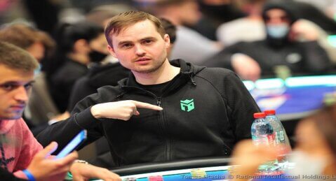 DANIEL-NEGREANU-CALIFICA-A-MARTIN-KABRHEL-Y-A-JAKE-SCHINDLER-COMO-LOS-PEORES-COMPANEROS-DE-MESA-DEL-POKER