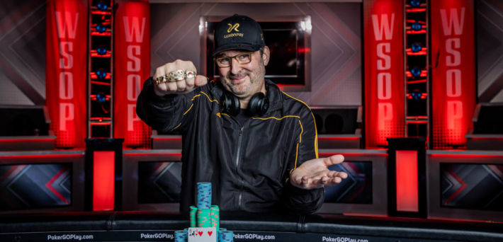 PHIL HELLMUTH GANA SU 17º BRAZALETE DE LA WSOP – UN RÉCORD IMBATIBLE