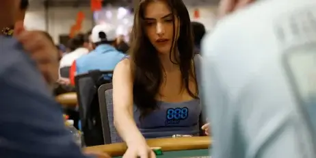 PROFESIONAL DEL AJEDREZ ALEXANDRA BOTEZ SUFRE UN BAD BEAT EN EL MAIN EVENT DE LA WSOP