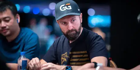 DANIEL NEGREANU SE SUMA A LAS TEORÍAS DE LA CONSPIRACIÓN CON OVNIS